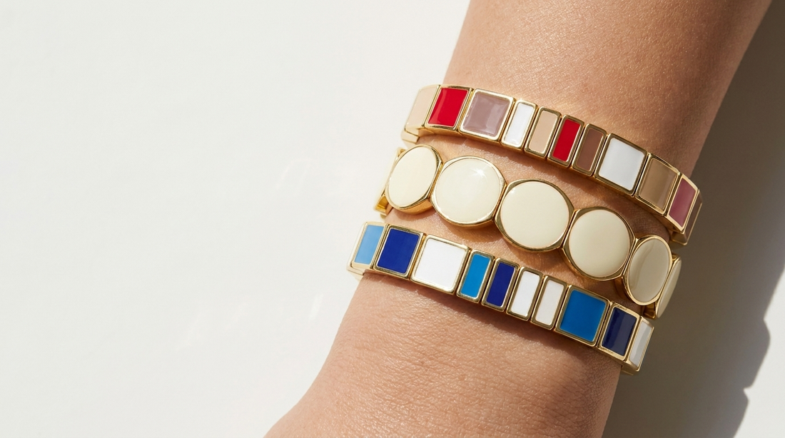 Comment empiler ses bracelets : la règle des trois